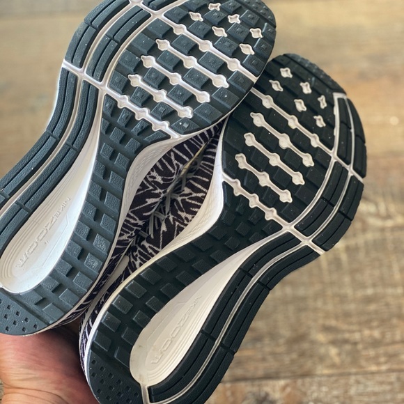 Nike Pegasus running shoes - Picture 3 of 4